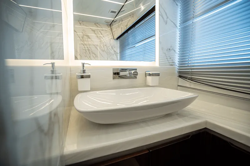 Slide: The Image of Galeon 640 FLY 2026 - 67