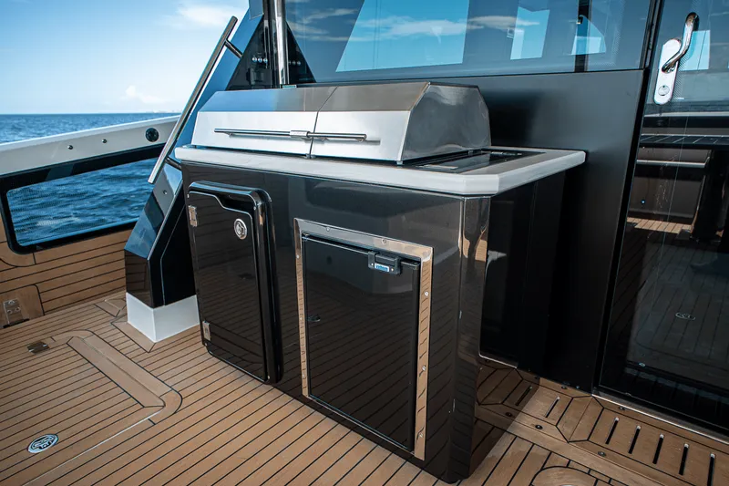 Slide: The Image of Galeon 640 FLY 2026 - 7