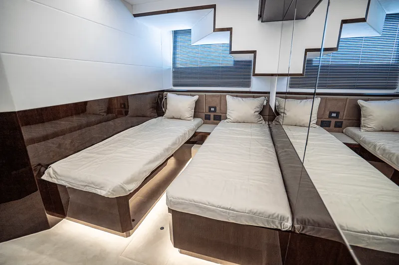 Slide: The Image of Galeon 640 FLY 2026 - 72