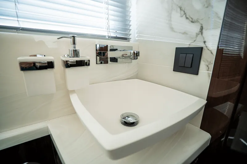 Slide: The Image of Galeon 640 FLY 2026 - 76