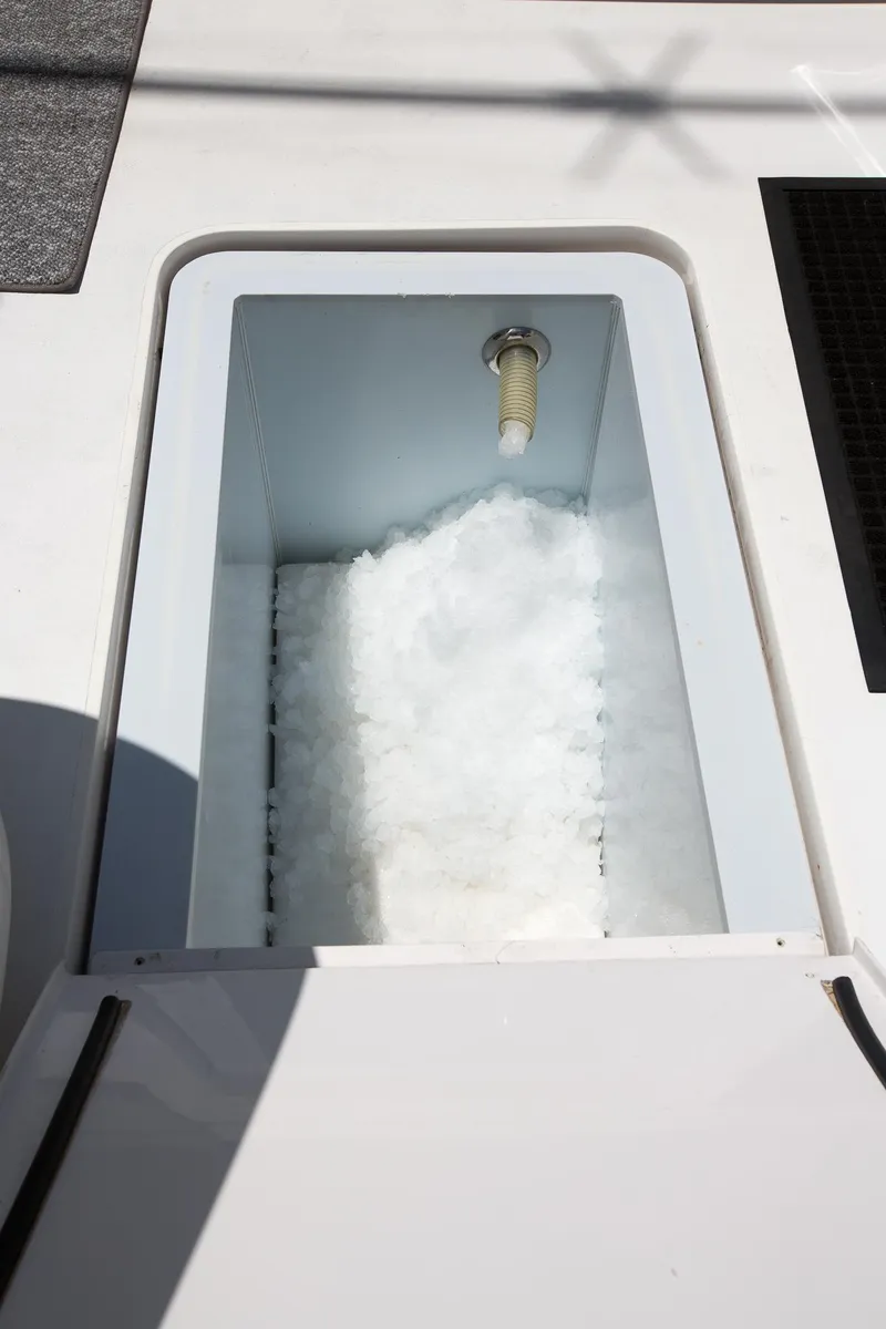 Slide: The Image of Ice storage compartment on 2000 Viking 50 Convertible Sport Fisher boat. - 36