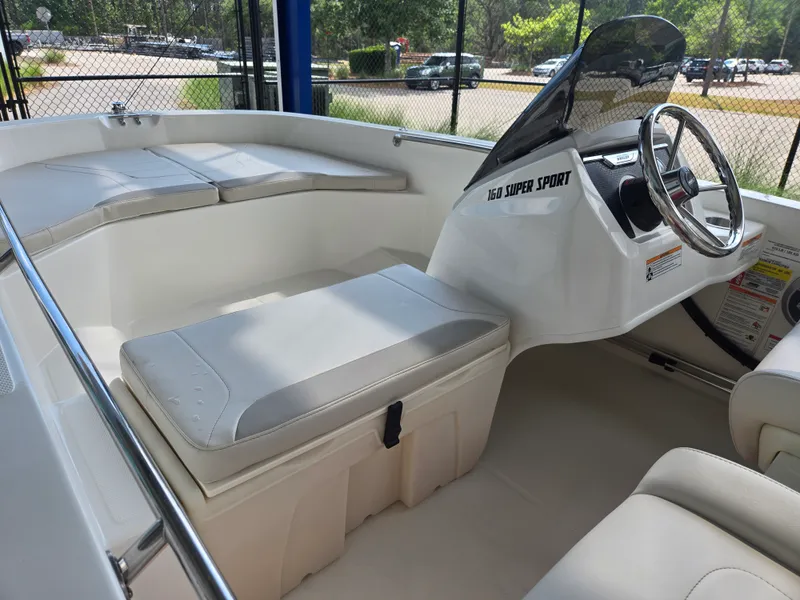 Slide: The Image of Boston Whaler 160 Super Sport 2026 - 7