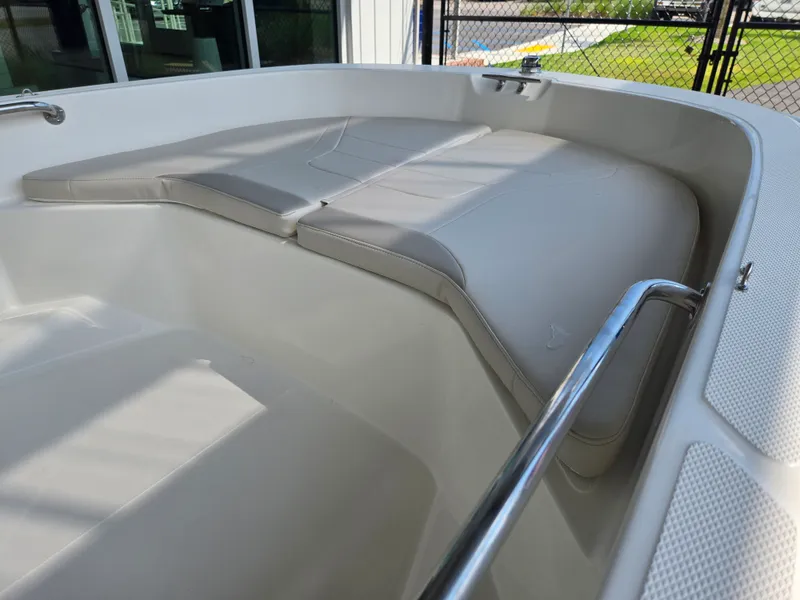 Slide: The Image of Boston Whaler 160 Super Sport 2026 - 9