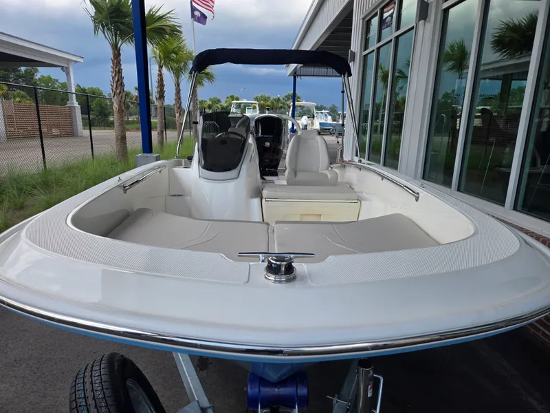 Slide: The Image of Boston Whaler 160 Super Sport 2026 - 3