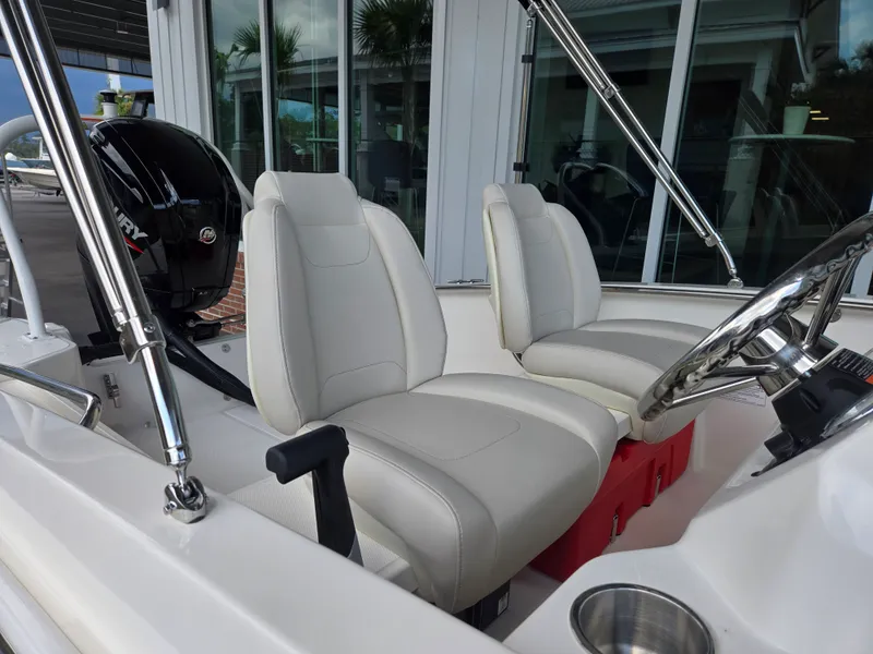 Slide: The Image of Boston Whaler 160 Super Sport 2026 - 4