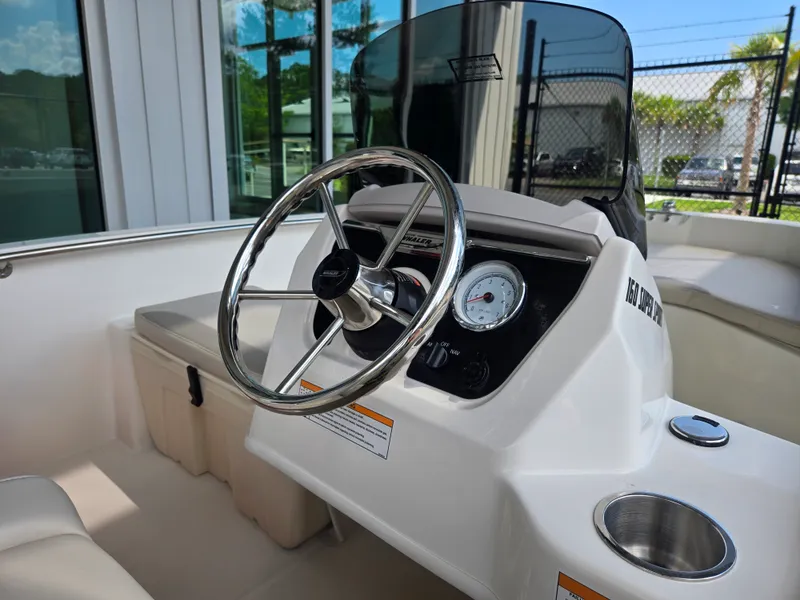 Slide: The Image of Boston Whaler 160 Super Sport 2026 - 5