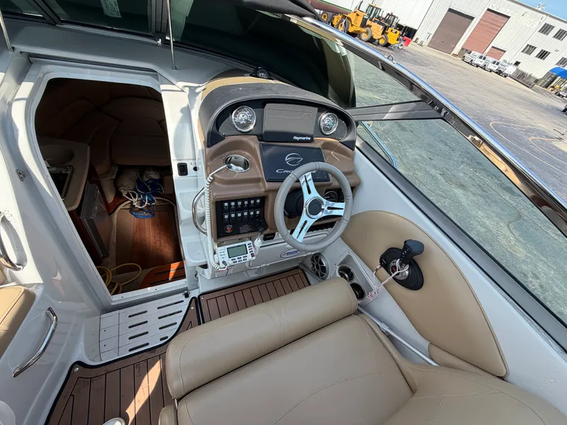 Slide: The Image of Crownline Boats 264 CR 2018 - 6