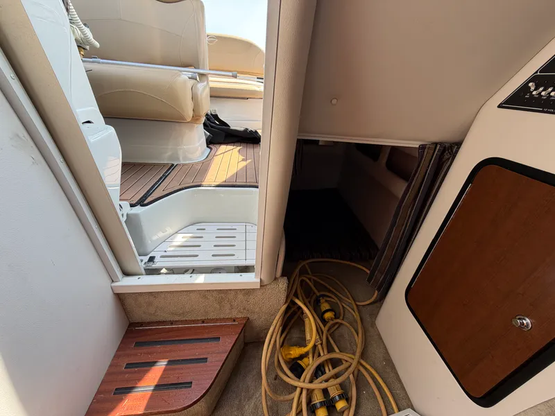 Slide: The Image of Crownline Boats 264 CR 2018 - 13