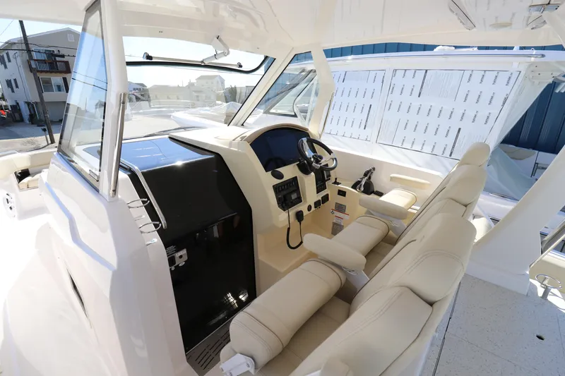 Slide: The Image of 2019 Regal 33 SAV boat interior with modern helm and comfortable seating. - 18