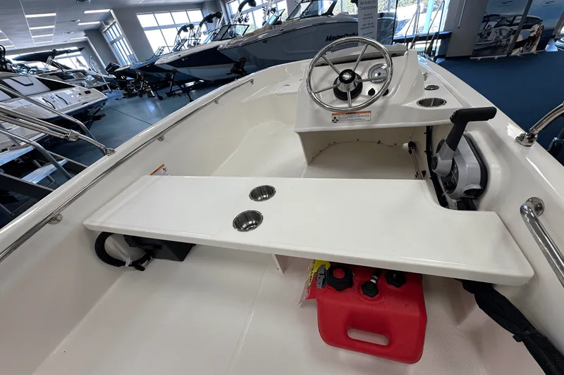 Slide: The Image of Boston Whaler 130 Super Sport 2026 - 8