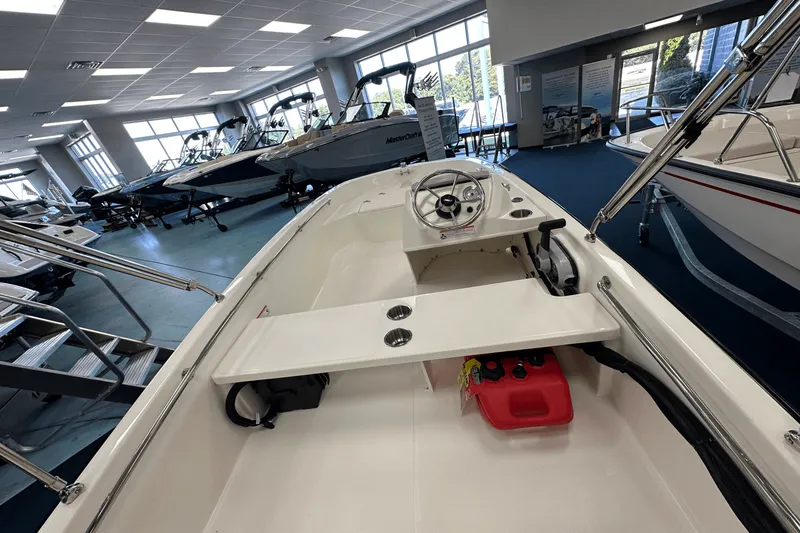 Slide: The Image of Boston Whaler 130 Super Sport 2026 - 10