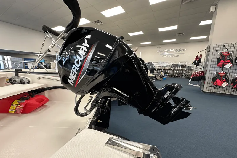 Slide: The Image of Boston Whaler 130 Super Sport 2026 - 13