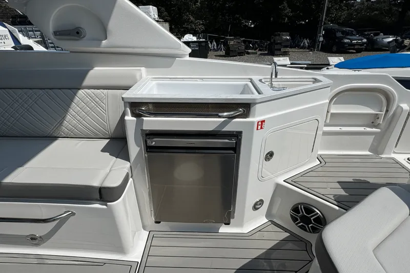 Slide: The Image of Sea Ray SDX 290 Outboard 2026 - 10