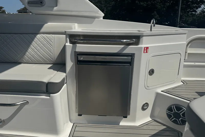 Slide: The Image of Sea Ray SDX 290 Outboard 2026 - 11