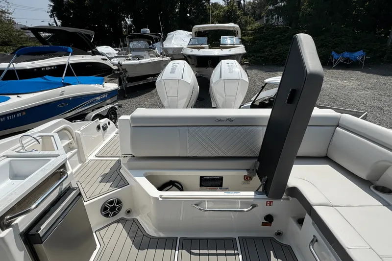 Slide: The Image of Sea Ray SDX 290 Outboard 2026 - 14