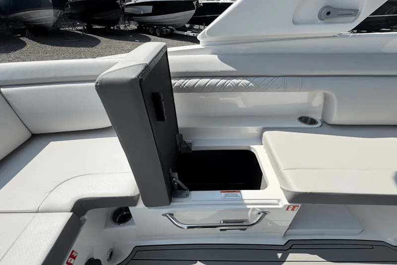 Slide: The Image of Sea Ray SDX 290 Outboard 2026 - 16