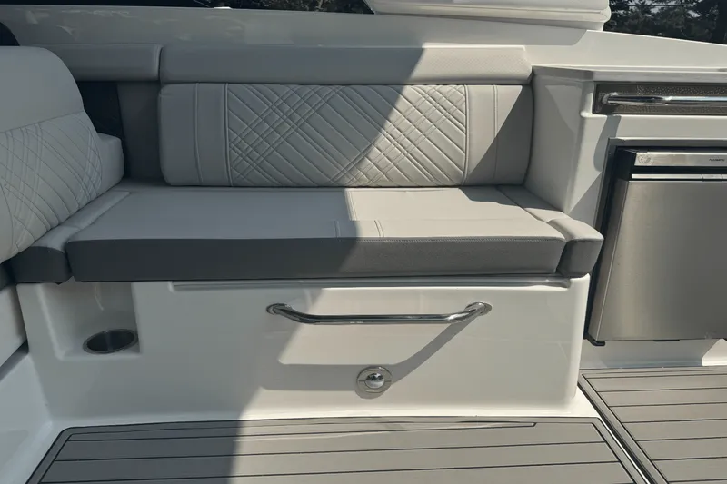 Slide: The Image of Sea Ray SDX 290 Outboard 2026 - 17