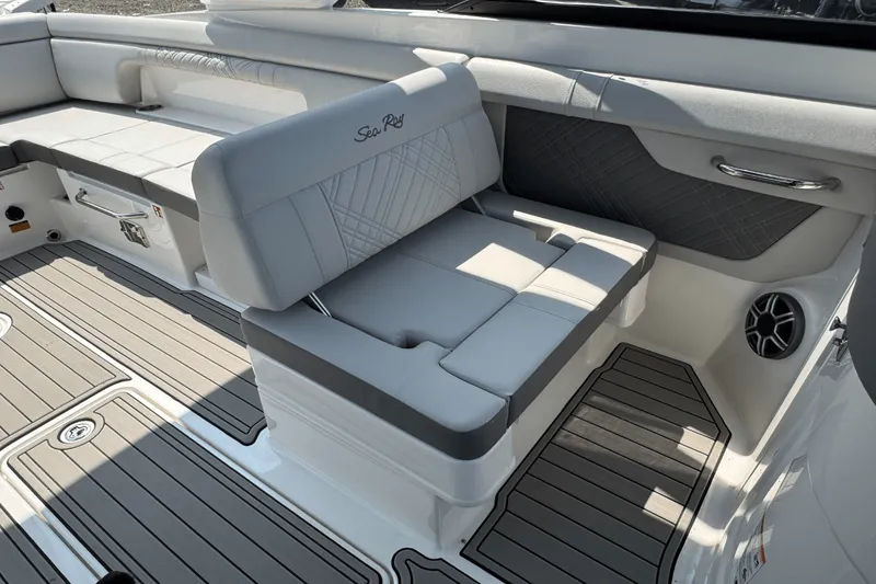 Slide: The Image of Sea Ray SDX 290 Outboard 2026 - 19