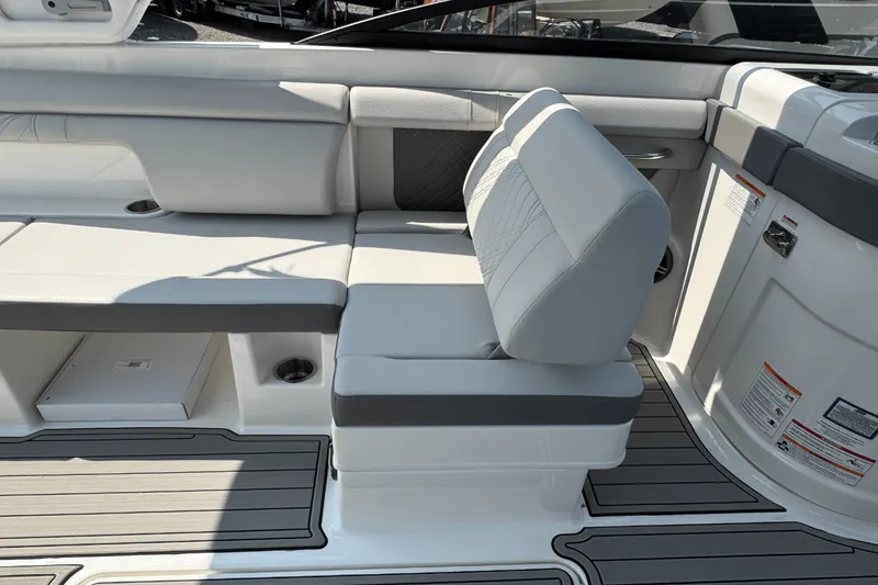 Slide: The Image of Sea Ray SDX 290 Outboard 2026 - 21