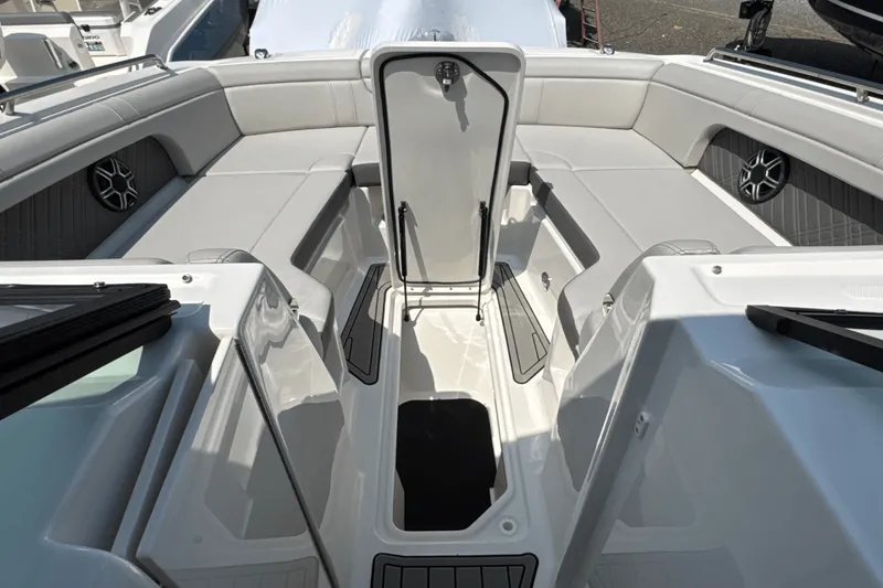 Slide: The Image of Sea Ray SDX 290 Outboard 2026 - 27
