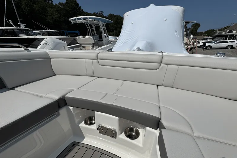 Slide: The Image of Sea Ray SDX 290 Outboard 2026 - 30