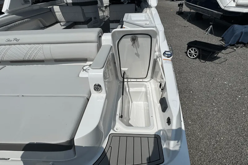 Slide: The Image of Sea Ray SDX 290 Outboard 2026 - 5