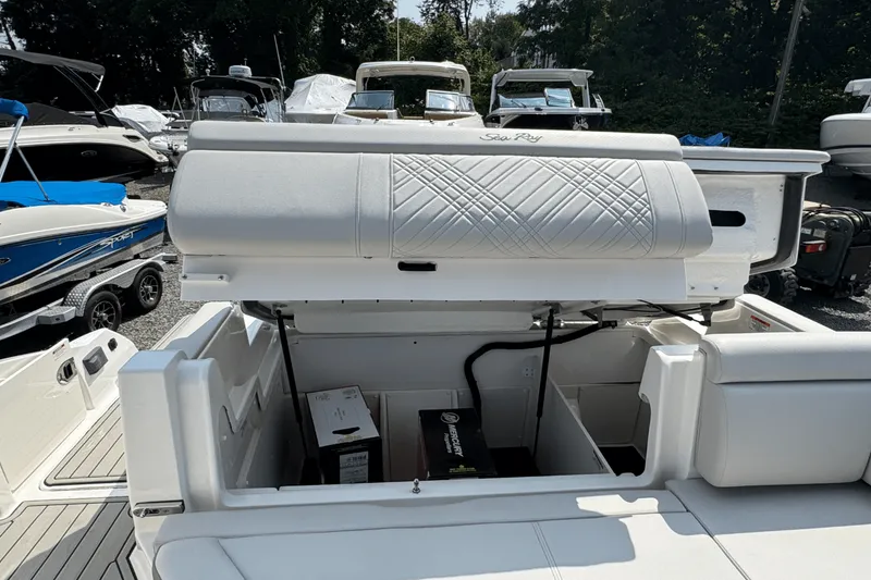 Slide: The Image of Sea Ray SDX 290 Outboard 2026 - 8
