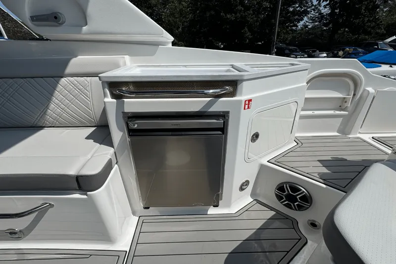 Slide: The Image of Sea Ray SDX 290 Outboard 2026 - 9