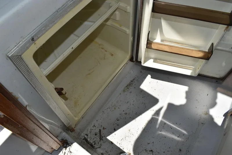 Slide: The Image of 1991 Sea Sprite 225 interior storage compartments - 13