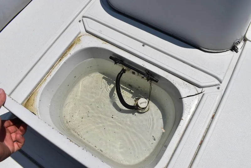 Slide: The Image of Livewell compartment on a 1991 Sea Sprite 225 boat. - 15