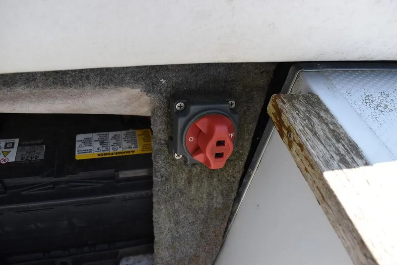 Slide: The Image of Battery switch on a 1991 Sea Sprite 225 boat. - 19