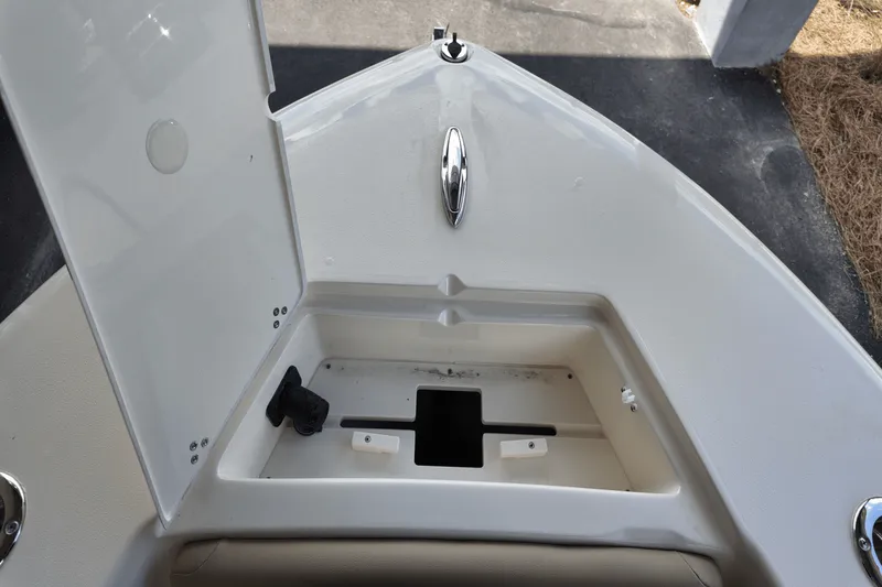 Slide: The Image of Scout 195 Sportfish 2026 - 27