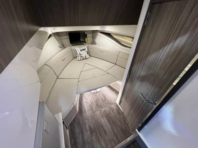 Slide: The Image of Sea Ray Sundancer 320 Outboard 2026 - 18