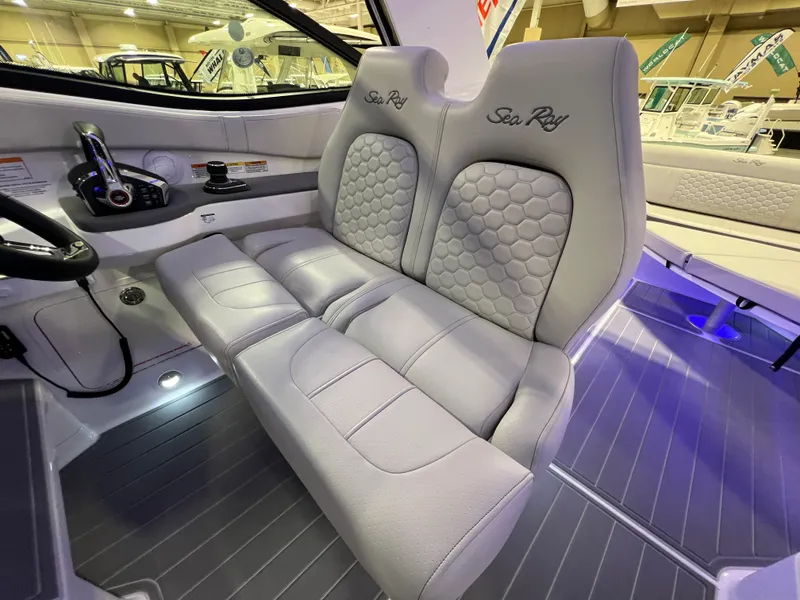 Slide: The Image of Sea Ray Sundancer 320 Outboard 2026 - 15