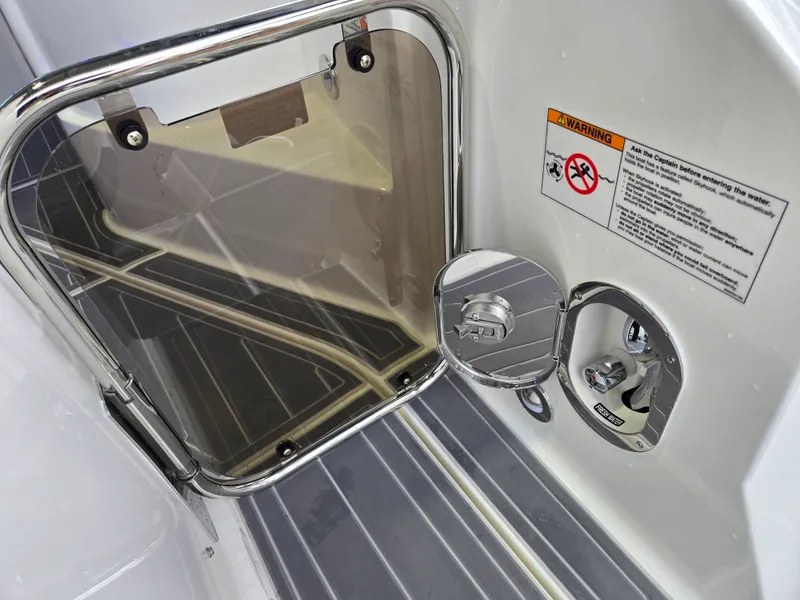Slide: The Image of Sea Ray Sundancer 320 Outboard 2026 - 5
