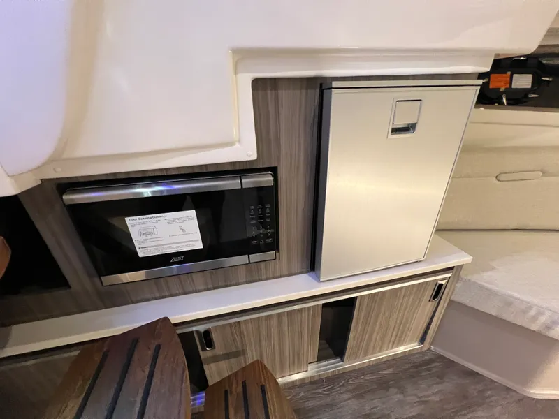 Slide: The Image of Sea Ray Sundancer 320 Outboard 2026 - 21