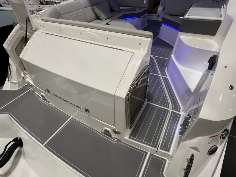 Slide: The Image of Sea Ray Sundancer 320 Outboard 2026 - 4