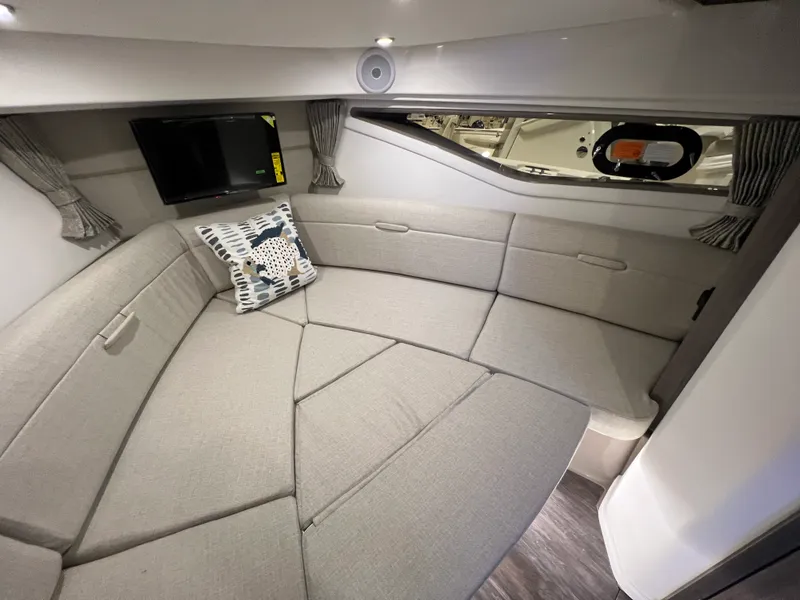 Slide: The Image of Sea Ray Sundancer 320 Outboard 2026 - 19