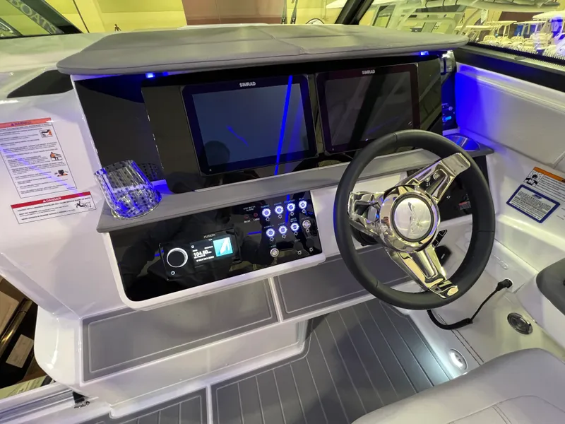 Slide: The Image of Sea Ray Sundancer 320 Outboard 2026 - 17