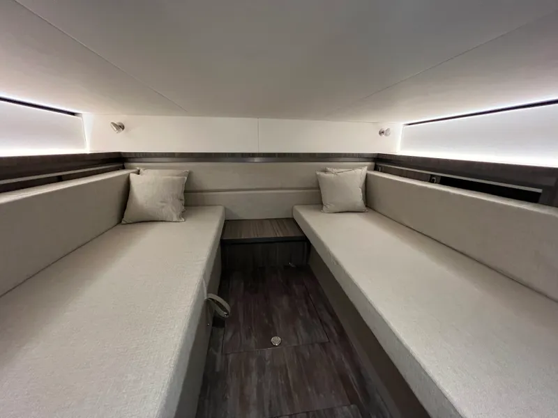 Slide: The Image of Sea Ray Sundancer 320 Outboard 2026 - 20