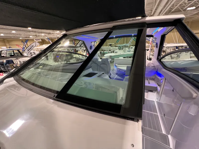 Slide: The Image of Sea Ray Sundancer 320 Outboard 2026 - 27