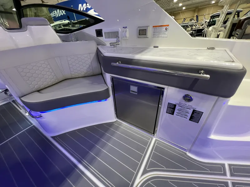 Slide: The Image of Sea Ray Sundancer 320 Outboard 2026 - 9