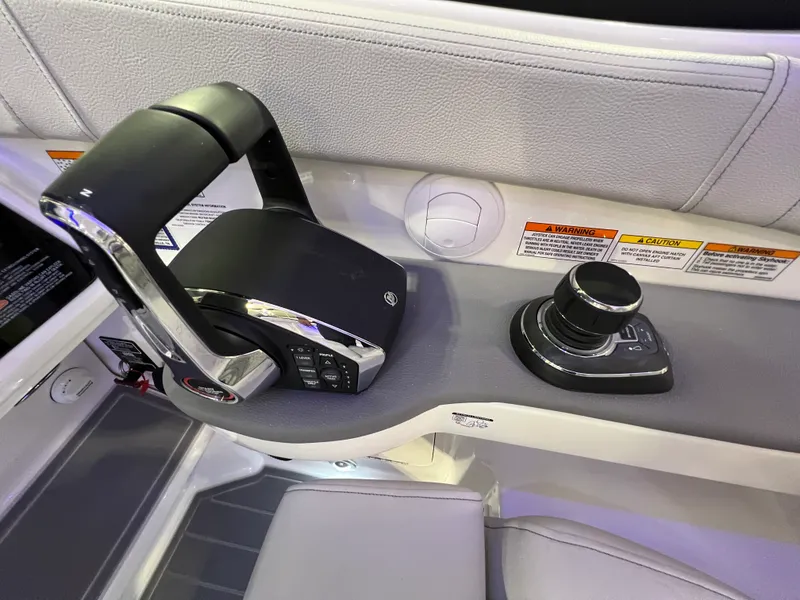 Slide: The Image of Sea Ray Sundancer 320 Outboard 2026 - 16