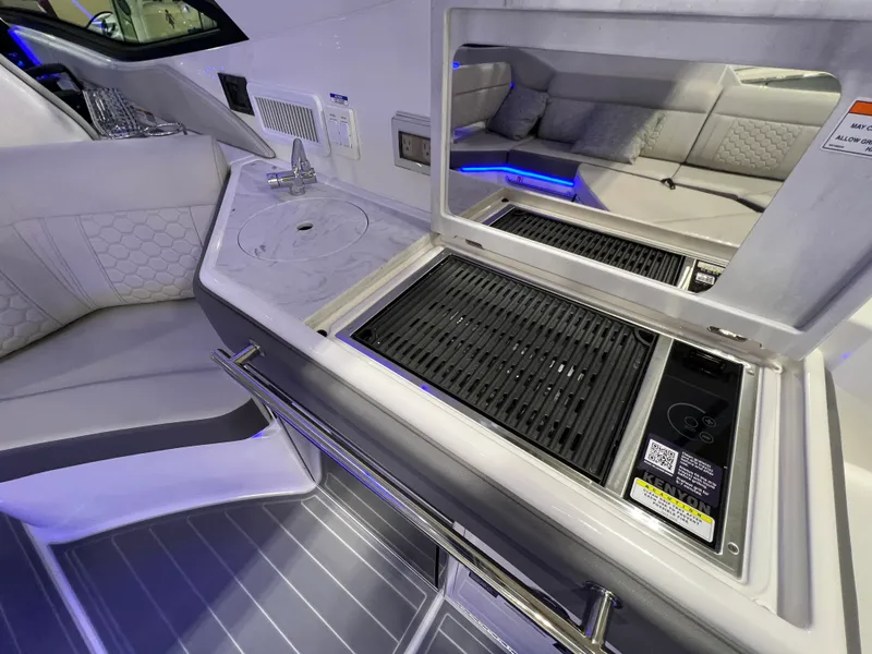 Slide: The Image of Sea Ray Sundancer 320 Outboard 2026 - 11