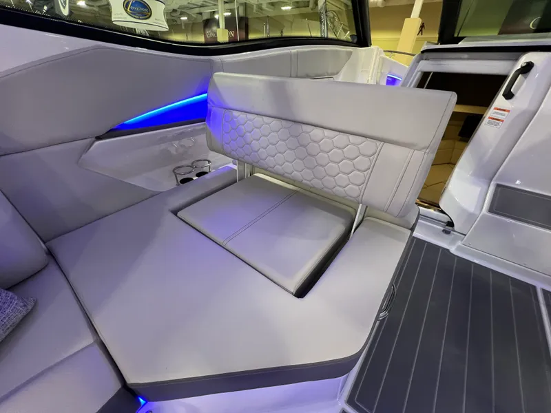 Slide: The Image of Sea Ray Sundancer 320 Outboard 2026 - 13