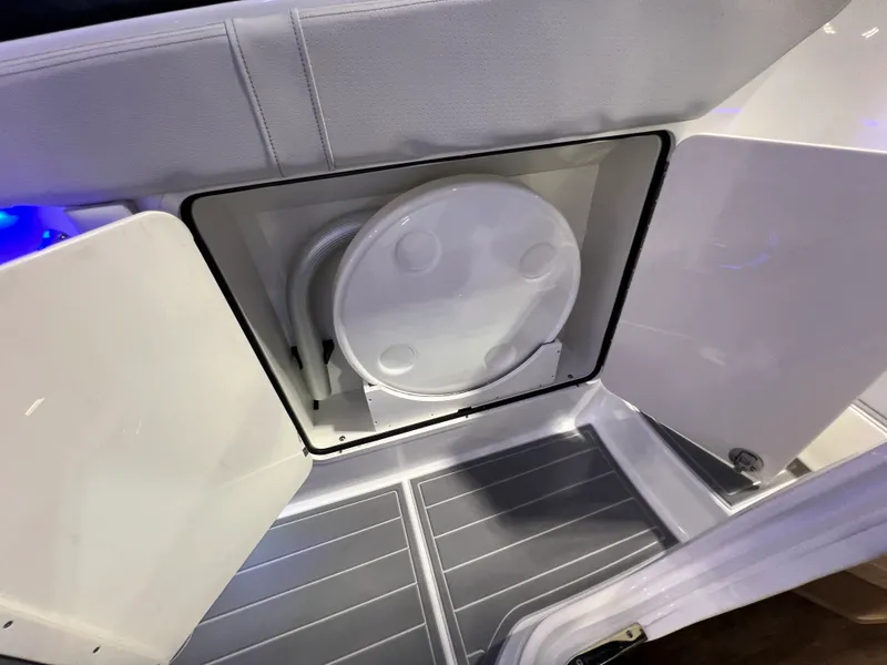Slide: The Image of Sea Ray Sundancer 320 Outboard 2026 - 25