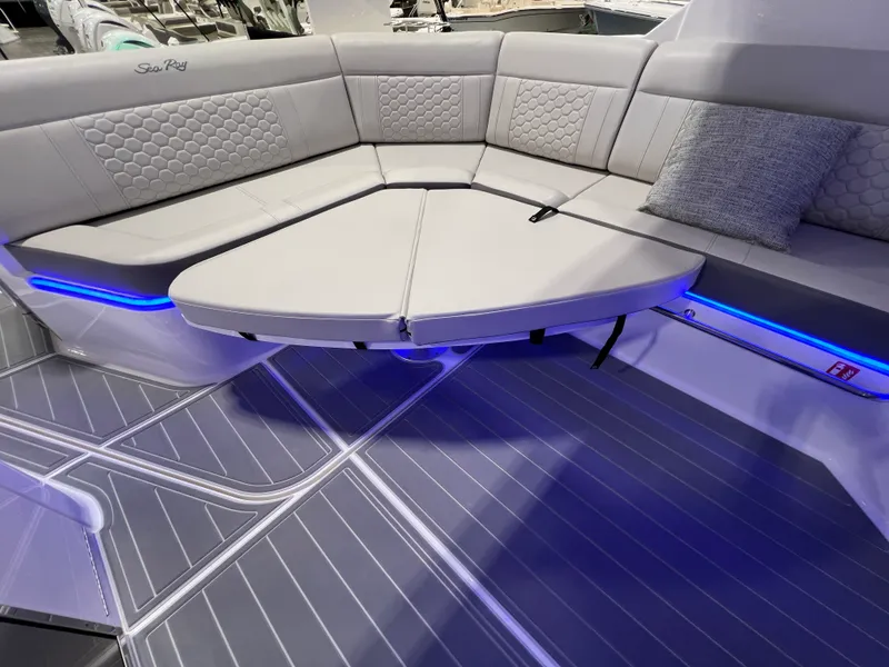Slide: The Image of Sea Ray Sundancer 320 Outboard 2026 - 8