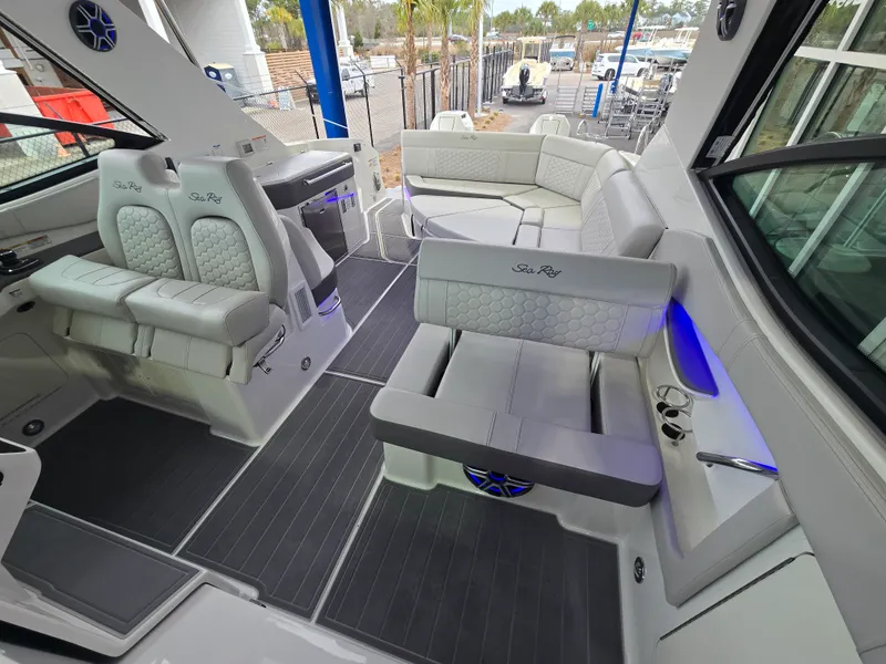 Slide: The Image of Sea Ray Sundancer 320 Outboard 2026 - 14