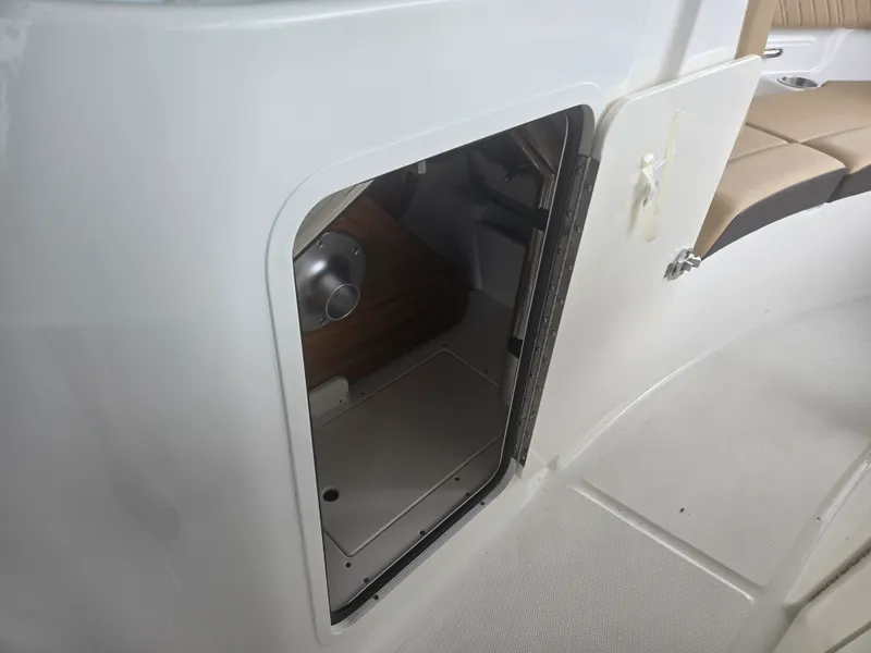 Slide: The Image of Sea Ray SDX 230 Outboard 2026 - 11