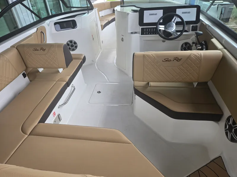 Slide: The Image of Sea Ray SDX 230 Outboard 2026 - 6
